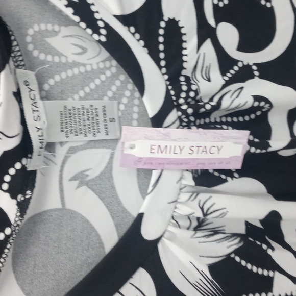 Black and white Top - Picture 3 of 4